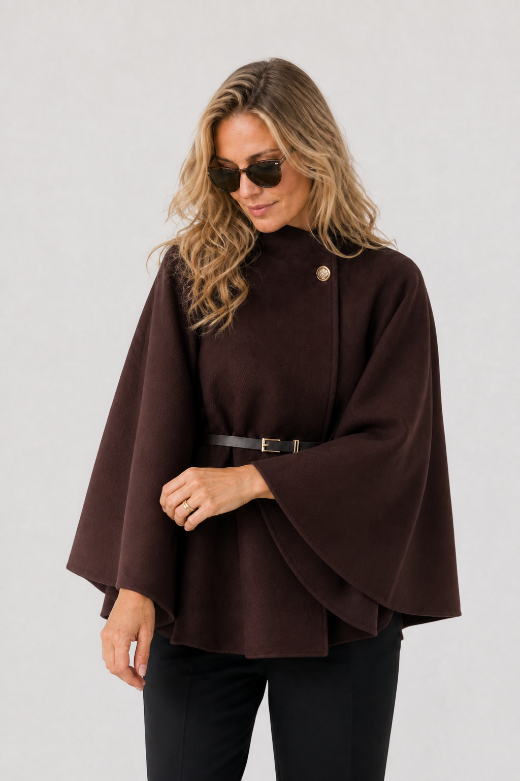 Cape Mantel mit feinem Gürtel
