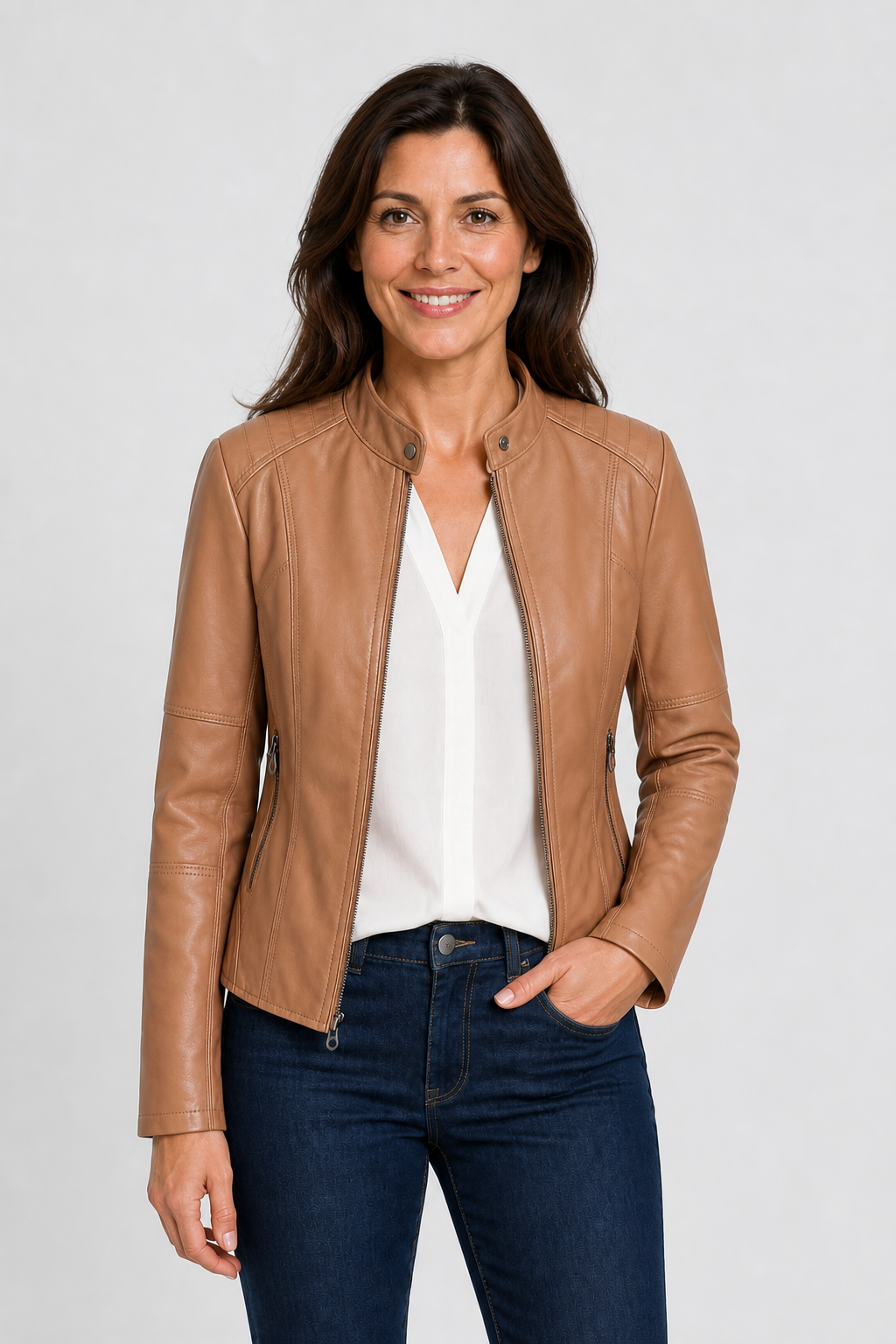 Taillierte Jacke aus veganem Leder