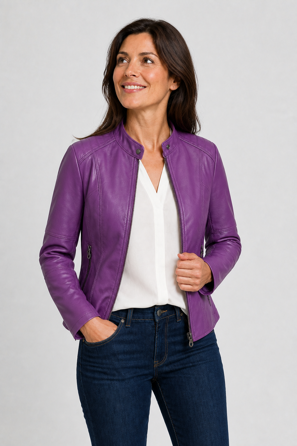 Taillierte Jacke aus veganem Leder