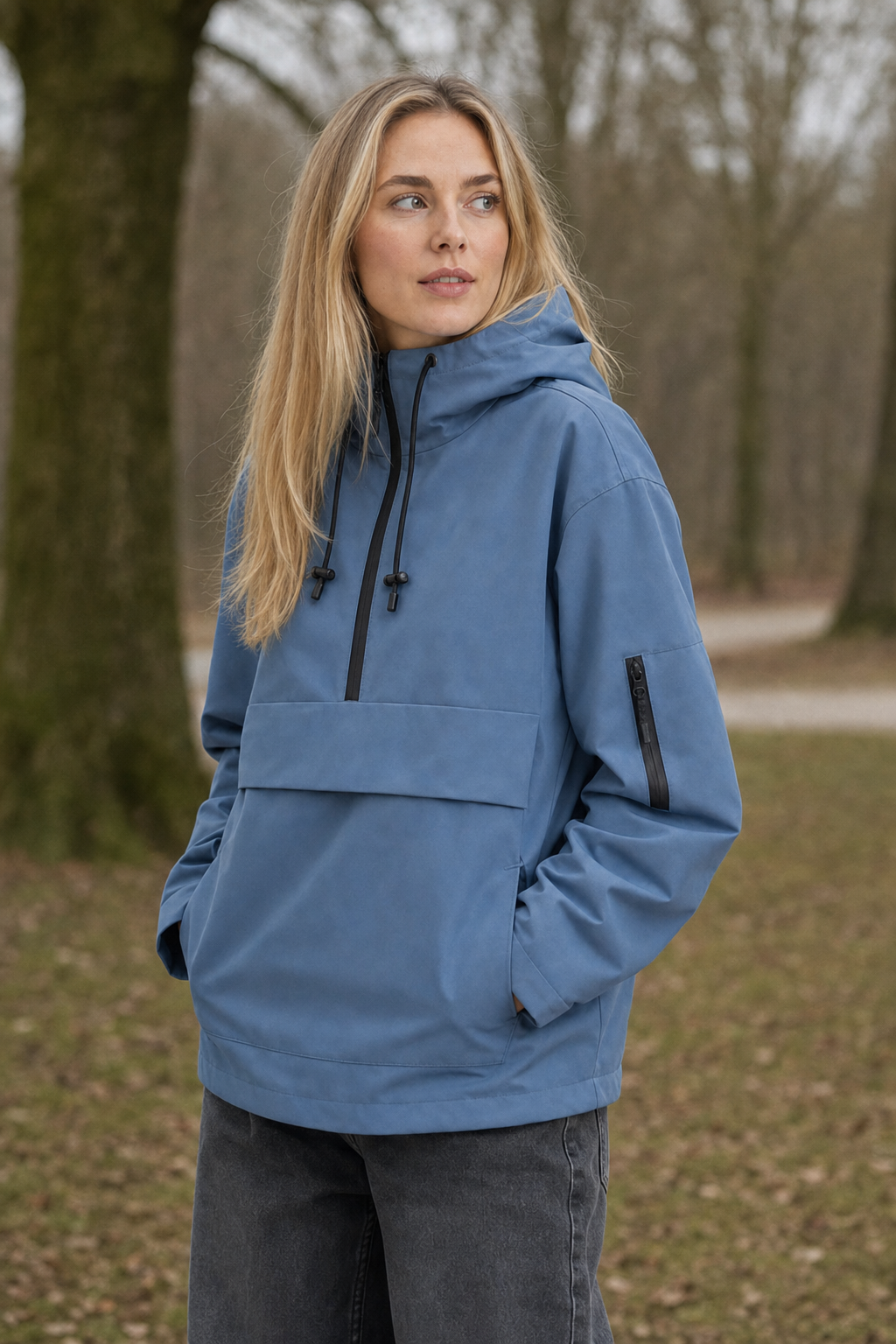 Wind- und Regenjacke mit Kapuze